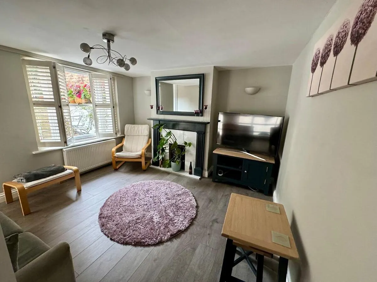 Stylish Garden Apartment In Central Cheltenham United Kingdom