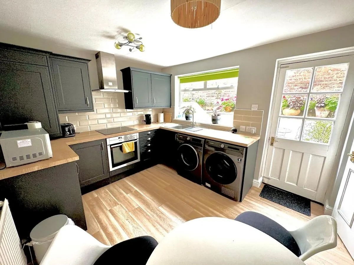 Stylish Garden Apartment In Central Cheltenham 0*,  United Kingdom
