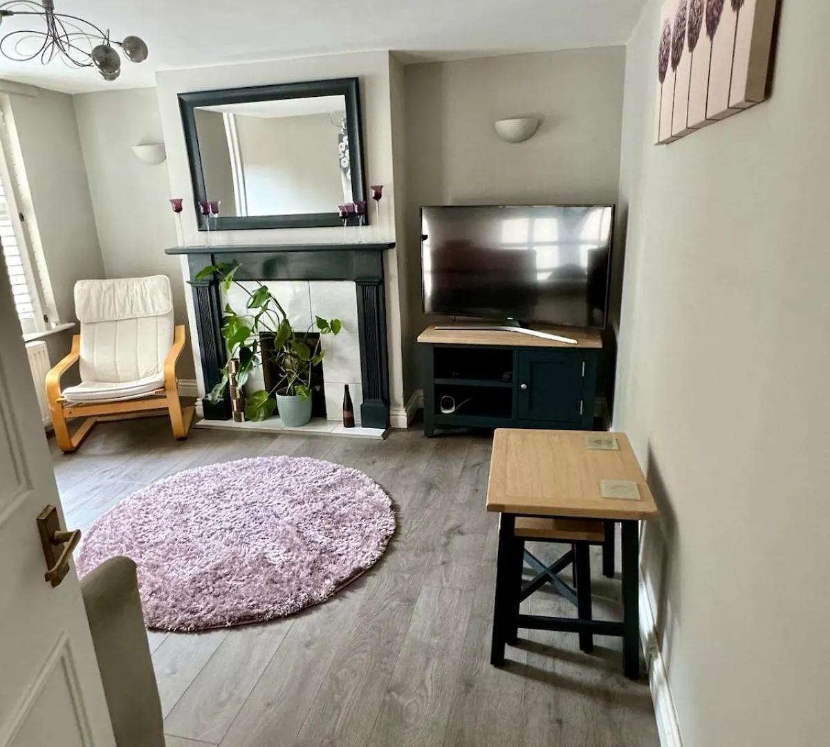 Stylish Garden Apartment In Central Cheltenham 0*,