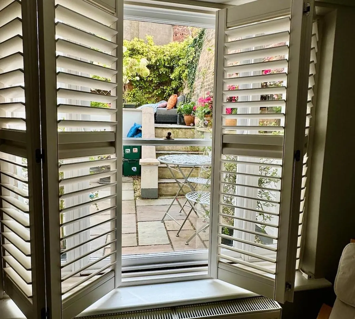 Stylish Garden Apartment In Central Cheltenham 0*,